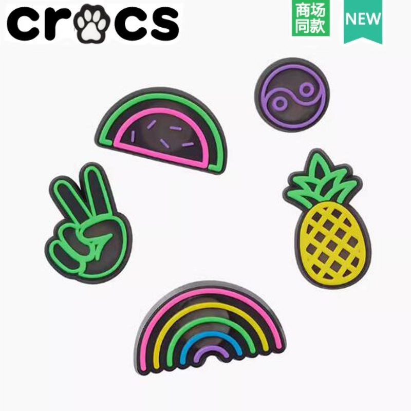 Crocs Crocs Wang Junkai สไตล์เดียวกัน Zhibixing อุปกรณ์เสริมรองเท้ารูดอกไม้เนื้อสนุกชุดสูทห้าชิ้นสไตล์ธรรมดา