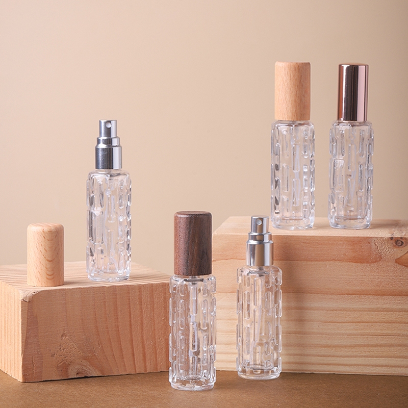 น้ําหอม Sub-bottling High-End แบบพกพาตัวอย่างกดแก้วสเปรย์เปลี่ยนขวดเปล่าหมวกไม้น้ํามันหอมระเหยขวดสเปรย์ขนาดเล็ก