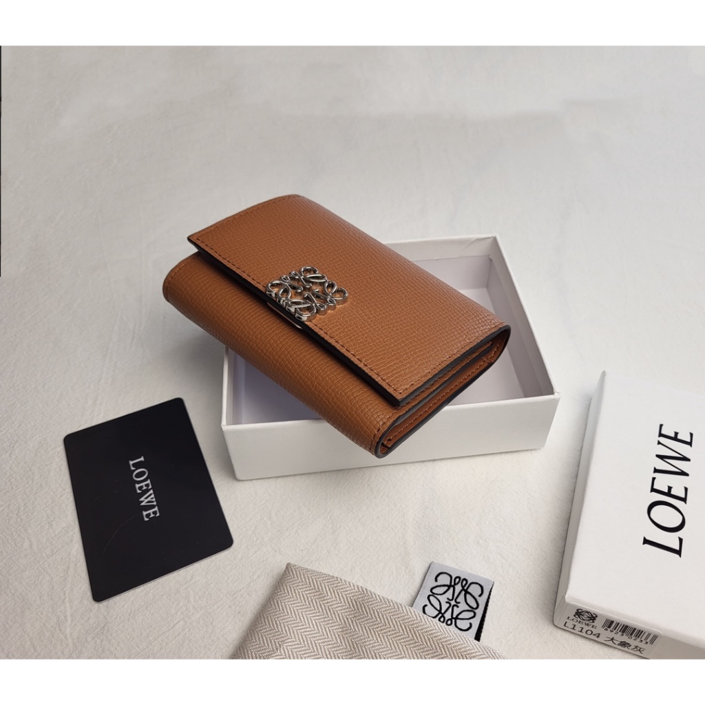 Loeweเตรียมจัดส ่ งกระเป ๋ าสตางค ์ ใบสั ้ นใหม ่ ของผู ้ หญิง L1104 คุณภาพสูง - รูปที่ 4