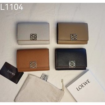 Loeweเตรียมจัดส ่ งกระเป ๋ าสตางค ์ ใบสั ้ นใหม ่ ของผู ้ หญิง L1104 คุณภาพสูง