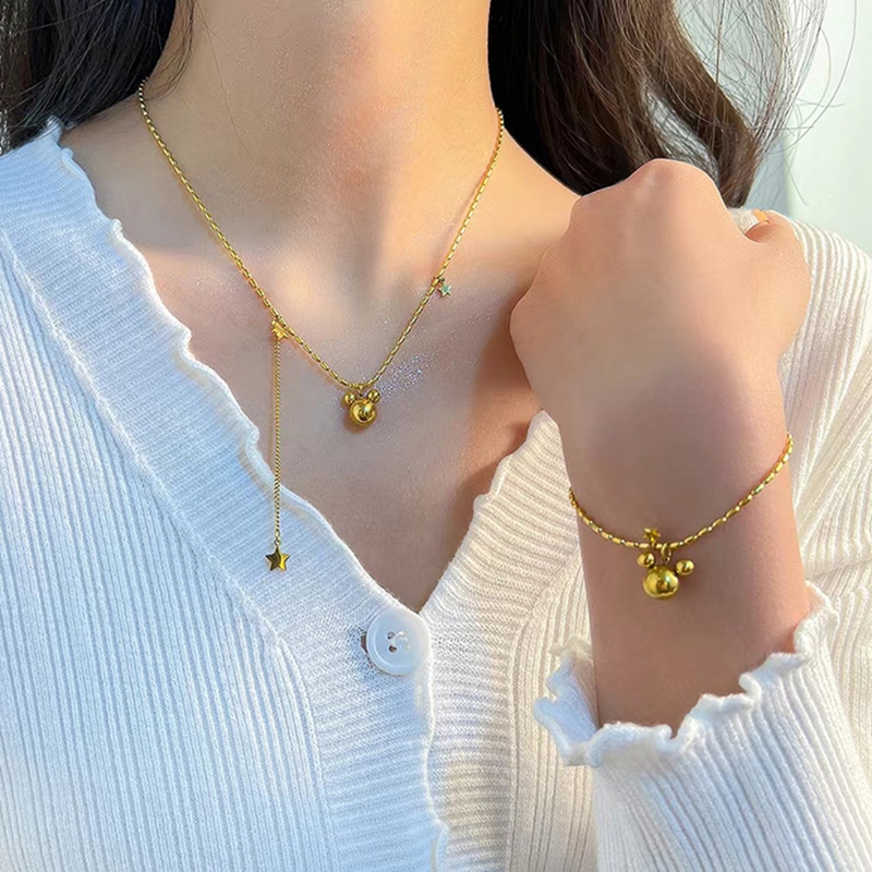 สร ้ อยข ้ อมือมิกกี ้ ดาวเงาชุดสร ้ อยคอสแตนเลสไม ่ สีดํายุโรปอเมริกันแฟชั ่ นการ ์ ตูนเหมาะสําหรับสุภาพสตรี