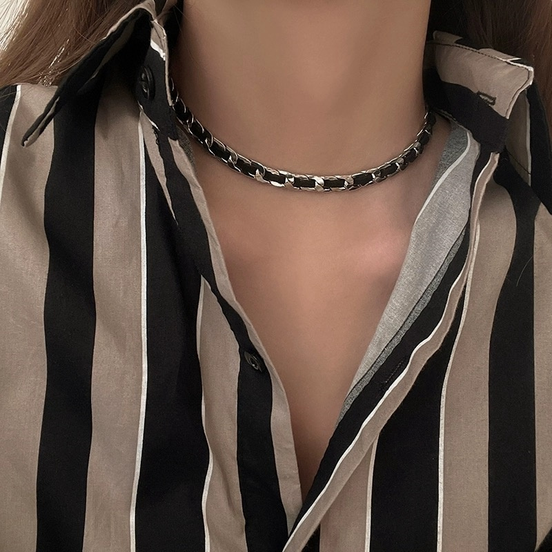 สร้อยคอทองคําผู้หญิงร้อนขายโซ่กระดูกไหปลาร้าระดับไฮเอนด์ตกแต่งแสงหรูหราซอกสร้อยคอสีดําอุปกรณ์เสริมสร้อยคอ