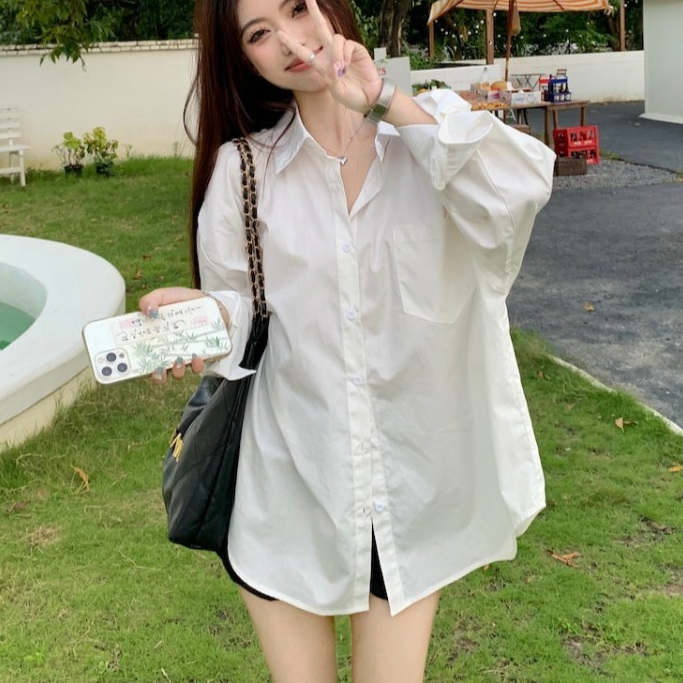 เสื้อเบลาส์ผู้หญิง กระดุมหน้า สีพื้น สไตล์ลำลอง