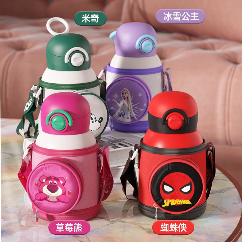 พร้อมส่ง ของแท้ ขวดน้ําสเตนเลส 316 ลายหมีสตรอเบอร์รี่ 600 มล. พร้อมหลอดดูด และสายคล้อง แบบพกพา สําหรับเด็ก 3 in 1