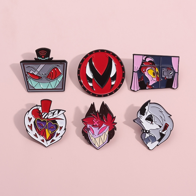 คลาสสิกอะนิเมะ Hazbin โรงแรม Alastor เข็มกลัด Pins Helluva Bosss การ์ตูนโลหะเข็มกลัดป้ายกระเป๋าเป้สะพายหลังเสื้อผ้าอุปกรณ์เสริมของขวัญ