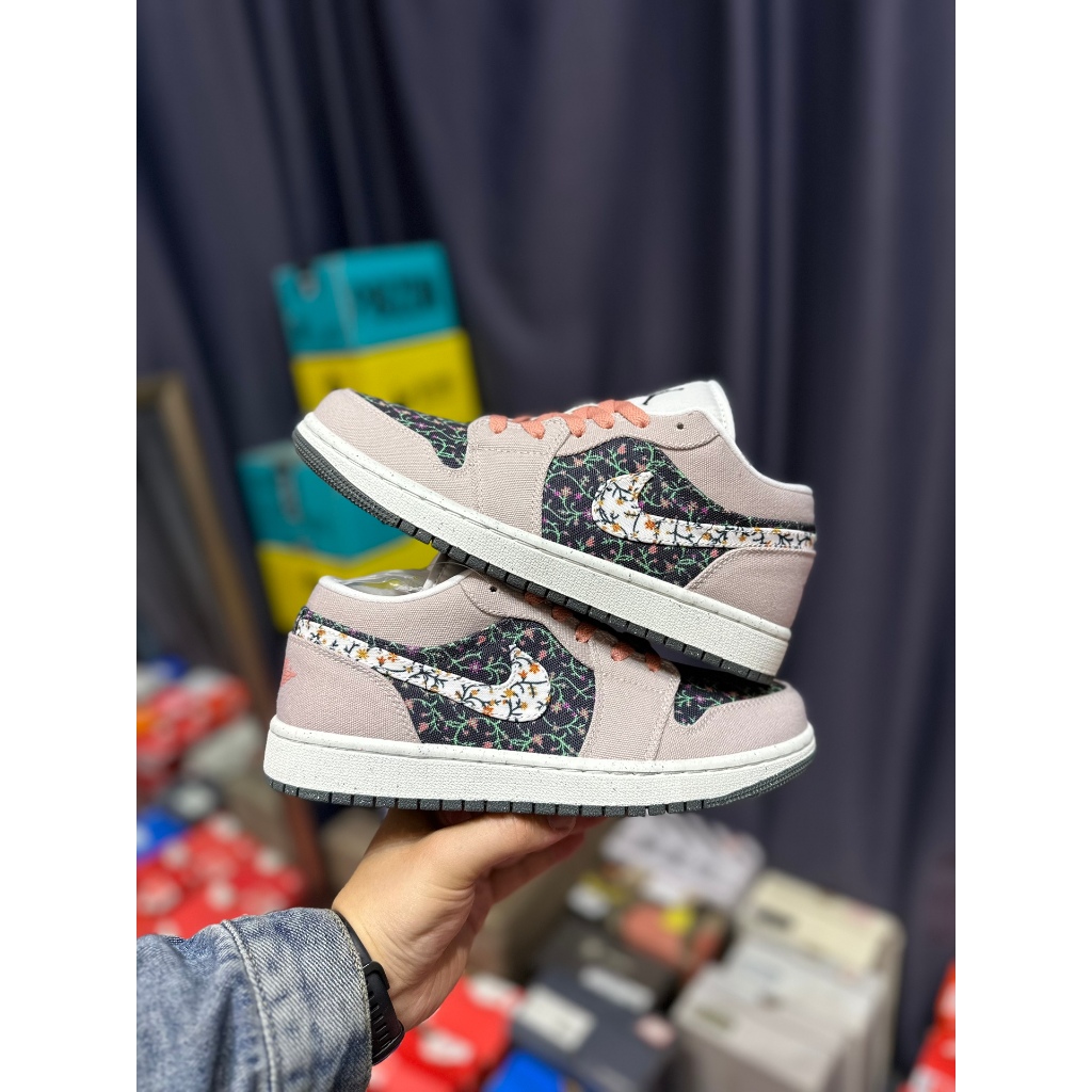 Air A/J 1 Low A/J 1 Joe 1 ดอกไม้สีชมพู NK Low-Top Culture รองเท้าผ้าใบลําลอง FJ3445-001