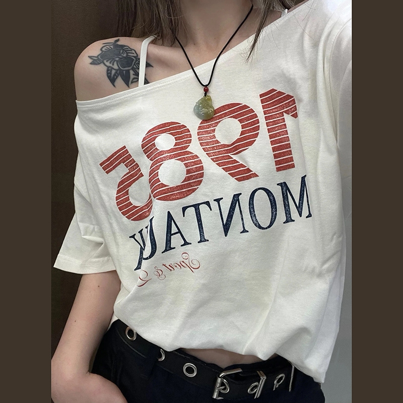แปลก ทัส สบายๆผ่อนคลายเสื้อยืดไม่สมมาตรแขนสั้นจํานวนตัวอักษรอเนกประสงค์ถนนบรรยากาศสไตล์แฟชั่นผู้หญิง2024ใหม่ร้อน
