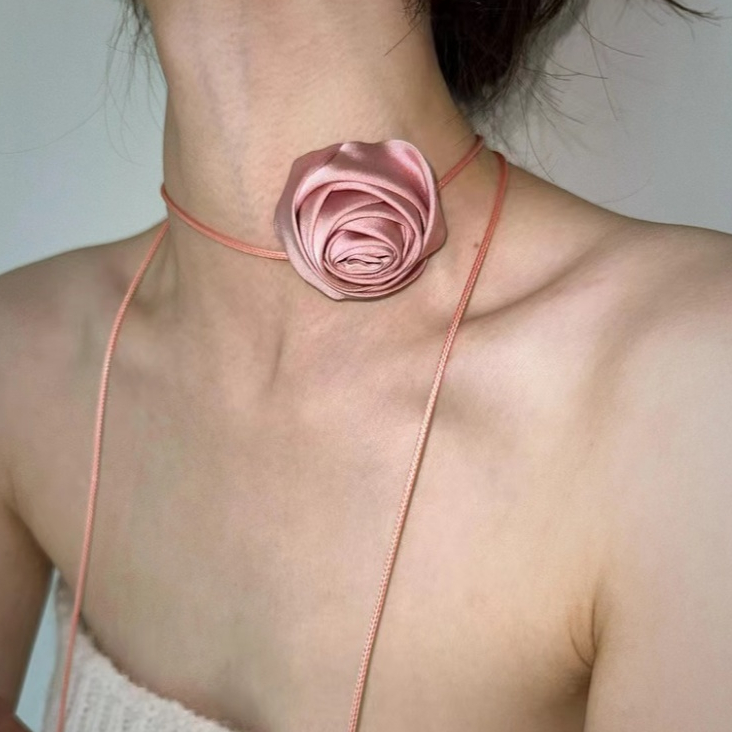 สร้อยคอคอกุหลาบสามมิติพร้อมเน็คไทดอกไม้ซาตินจ๊อค flower choker