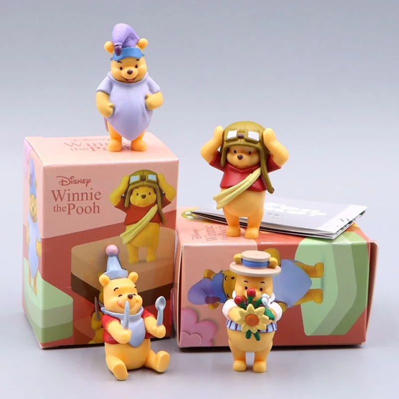 4 ชิ้น/เซ็ต Winnie the Pooh Cross Dressing Show Pilot Pooh Bear ชุดนอนเด็ก Edward Pooh ผ้าเช็ดปาก Mr Sanders รุ่น Q PVC Action Figure ตุ๊กตาของเล่น