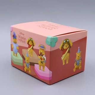 4 ชิ้น/เซ็ต Winnie the Pooh Cross Dressing Show Pilot Pooh Bear ชุดนอนเด็ก Edward Pooh ผ้าเช็ดปาก Mr Sanders รุ่น Q PVC Action Figure ตุ๊กตาของเล่น