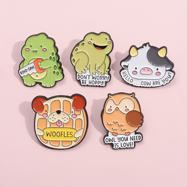 สัตว์น่ารักเข็มกลัด Pins Badge กบตลกนกฮูกกระต่ายเข็มกลัดป้ายโลหะการ์ตูนเข็มกลัดกระเป๋าเป้สะพายหลังเสื้อผ้าอุปกรณ์เสริมของขวัญสําหรับเพื่อน