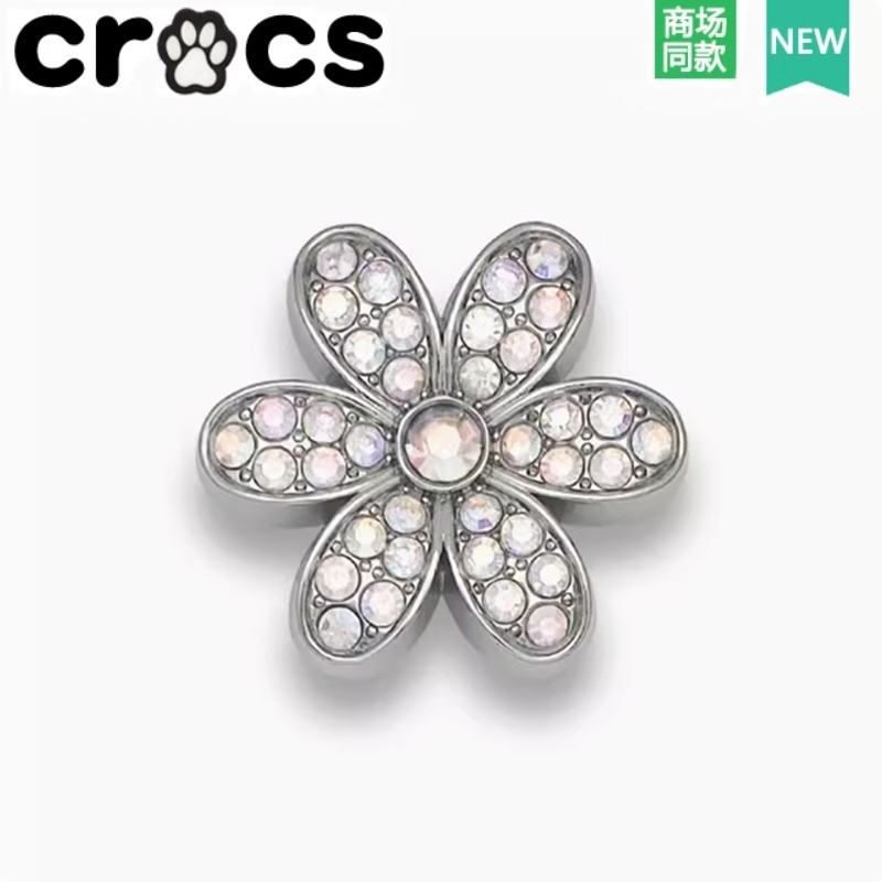 Crocs สไตล์ใหม่รองเท้าหลุมดอกไม้อุปกรณ์เสริมรองเท้าหัวเข็มขัดการ์ด Luo Chi Zhibixing อุปกรณ์เสริมตกแต่งกระเป๋า CROCS Plush Mix Match