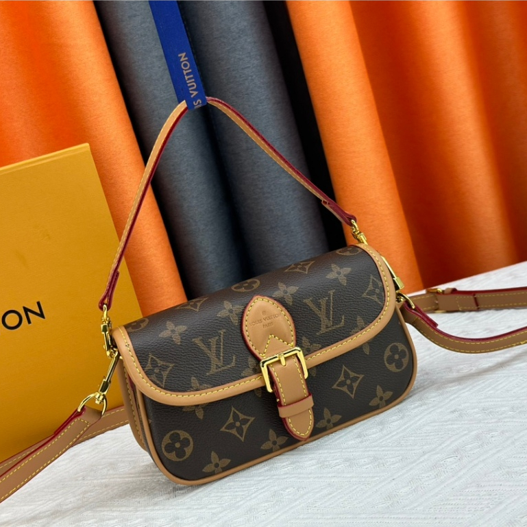 Louis vuitton Original ของแท ้ Baguette Bag Series, New Style Diane Handbag Diane Satchel