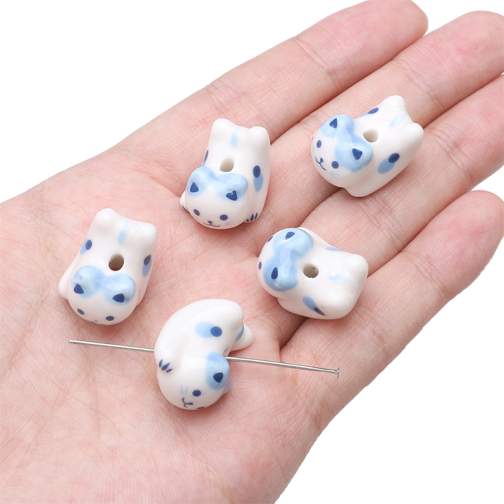 Blue Kitty ลูกปัดน ่ ารักเซรามิคแมวประณีตมือวาดเครื ่ องประดับจี ้ DIY เครื ่ องประดับตกแต ่ งบ ้ าน 1 ชิ ้ น
