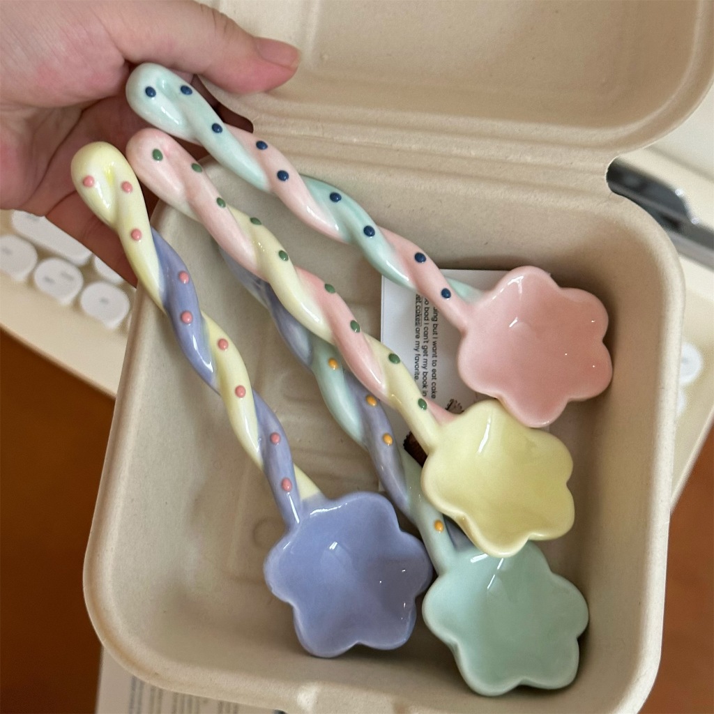 [bigdeals365] ใหม่ พร้อมส่ง ช้อนเซรามิค ด้ามจับยาว ลายไอศกรีมน่ารัก สําหรับขนมหวาน 1 ชิ้น
