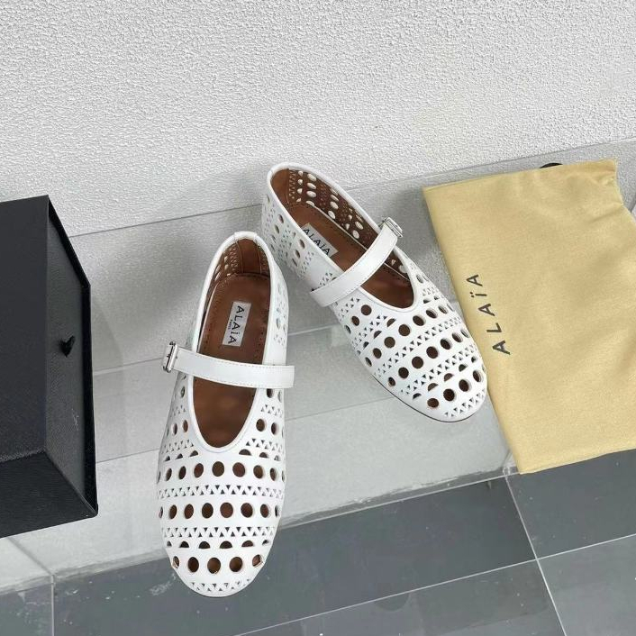 *kaiyin* Alaia 2024 ใหม่ฤดูใบไม้ผลิ/ฤดูร้อนคอลเลกชันโลโก้คลาสสิก Hollow out ออกแบบประณีตแฟชั่น Elega