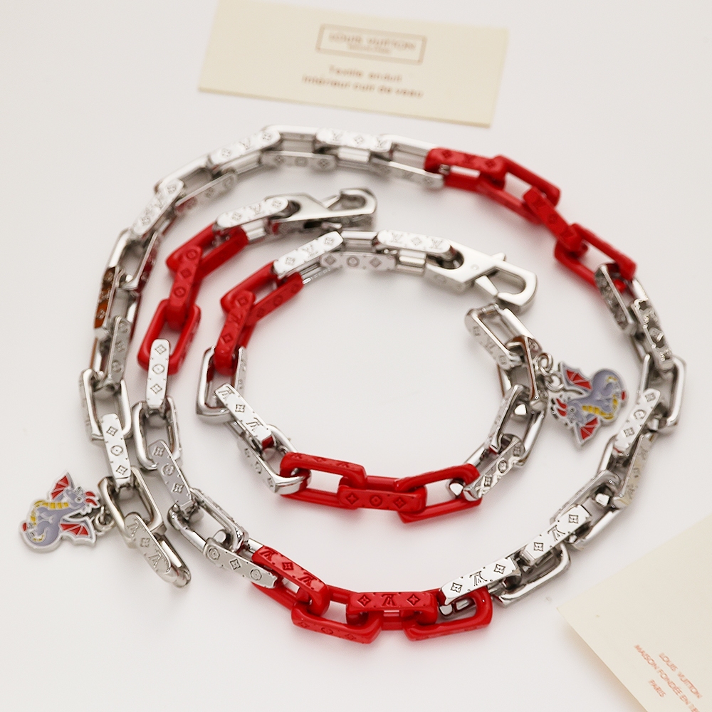 สร ้ อยข ้ อมือโซ ่ ใหม ่ Monogram แกะสลักสี RED-DRAGON BRACELETS/NECKLACES