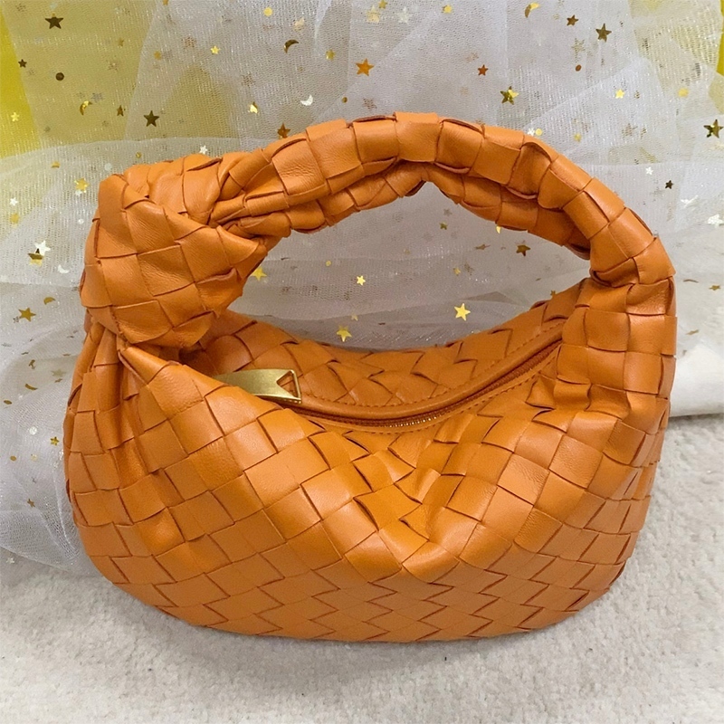 [Nancy]MINI JODIE กระเป๋าถือหนังแกะธรรมชาติกระเป๋าทอสําหรับผู้หญิงสานกระเป๋าปมหนังแท้