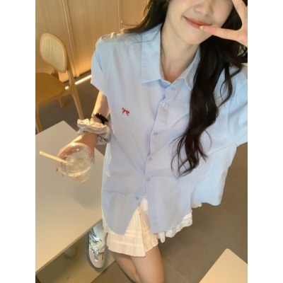 NZN ผ้าฝ้ายออกแบบโบว์ปักเสื้อฤดูร้อนพลิกพับคอแขนสั้นสีฟ้าด้านบน