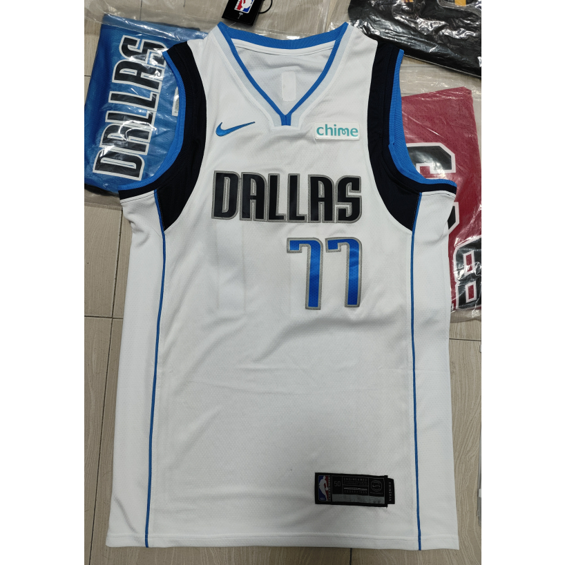 2024 ฤดูกาลใหม ่ ผู ้ ชาย Dallas Mavericks #77 เสื ้ อบาสเก ็ ตบอลปัก Luka Doncic สีขาว