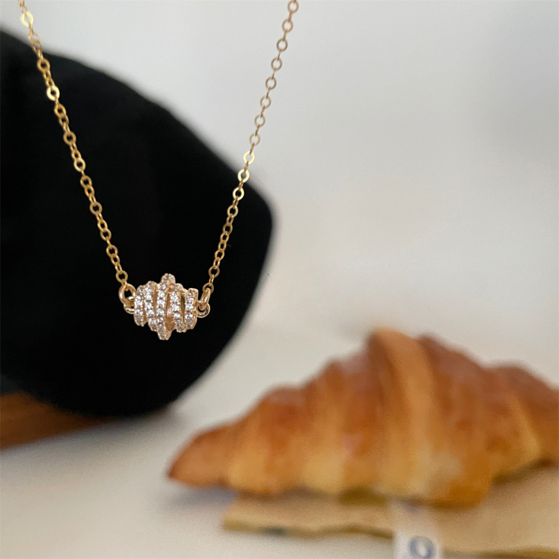Xiya สร ้ อยคอครัวซองต ์ เพทายฝรั ่ งเศส Classy Diamond-studded Spiral Clavicle Chain