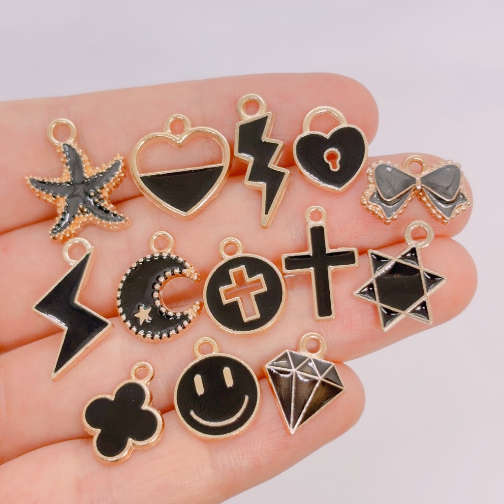 4ชิ้นสีดําดาวจี้เคลือบโลหะดวงจันทร์เสน่ห์สร้อยคอสร้อยข้อมือเครื่องประดับ ทําเอง ทําอุปกรณ์เสริม