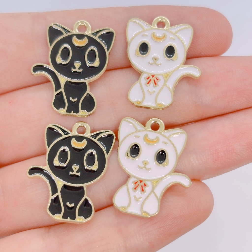 4ชิ้นแมวเสน่ห์ที่มีสีสันโลหะผสมน้ํามันวางการ์ตูนจี้ทําเองแฮนด์เมดสร้อยข้อมือสร้อยคออุปกรณ์เครื่องประดับ