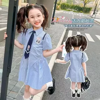 2024 สาวฤดูร้อนเสื้อชุดเด็กสบายๆ สถาบันการศึกษา สไตล์เสื้อผ้าเด็กวัยหัดเดินลายนักเรียนจบการศึกษาชุดการ์ตูน