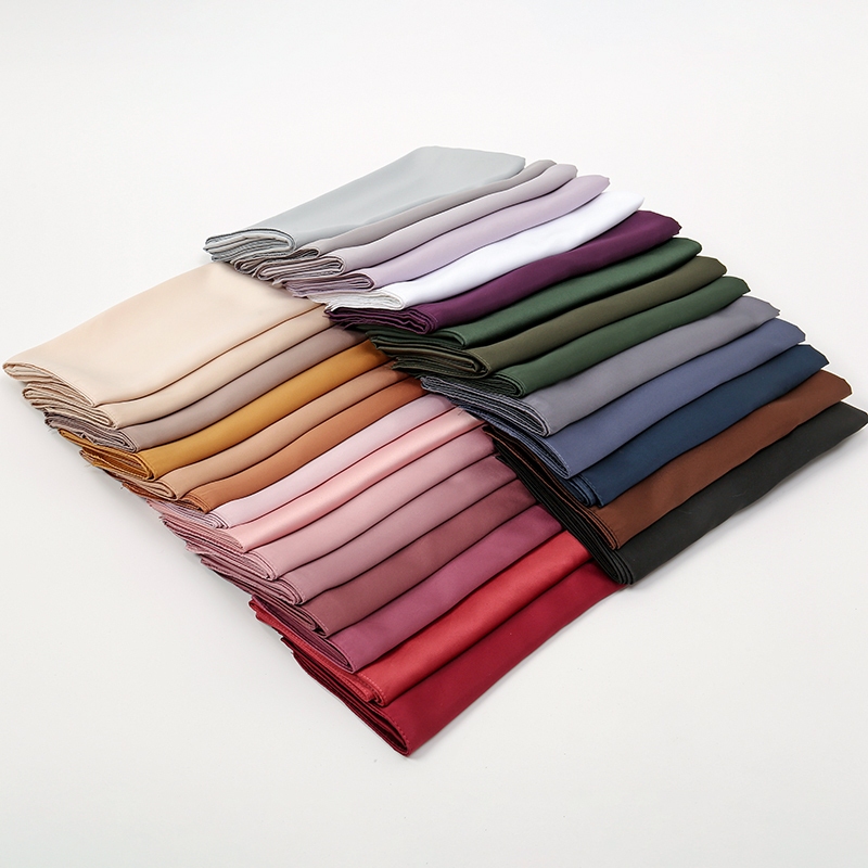 ลาเวน 110*110เซนติเมตรแข็งซาตินผ้าพันคอไหมผ้าพันคอมุสลิมสแควร์เคลือบซาตินฮิญาบเลียนแบบผ้าไหมผ้าคลุมไหล่ - รูปที่ 2