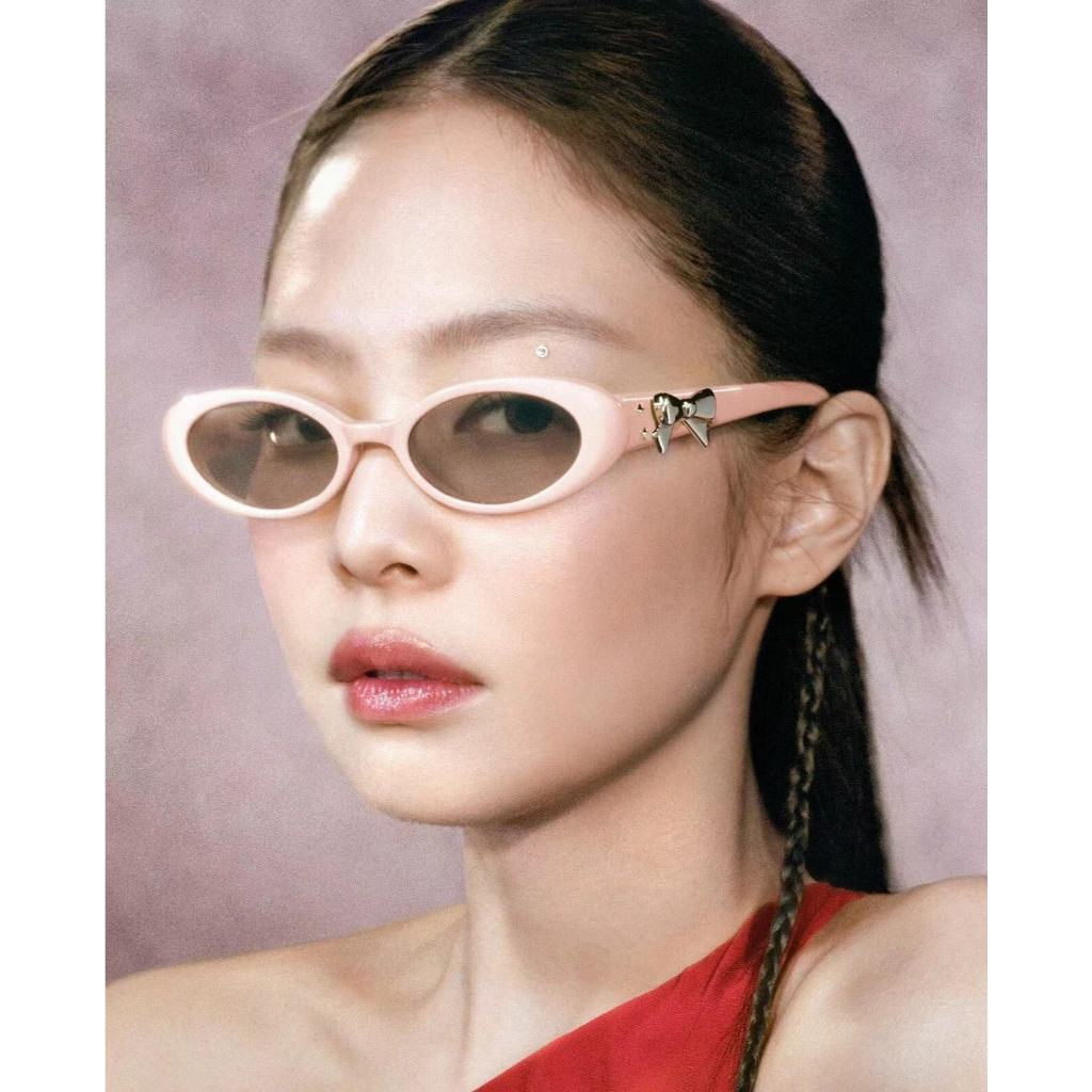 Hush - 2024 JENNIE JOINT SALON SERIES แว่นกันแดด ROUND FRAME ในรุ่น CHEAP