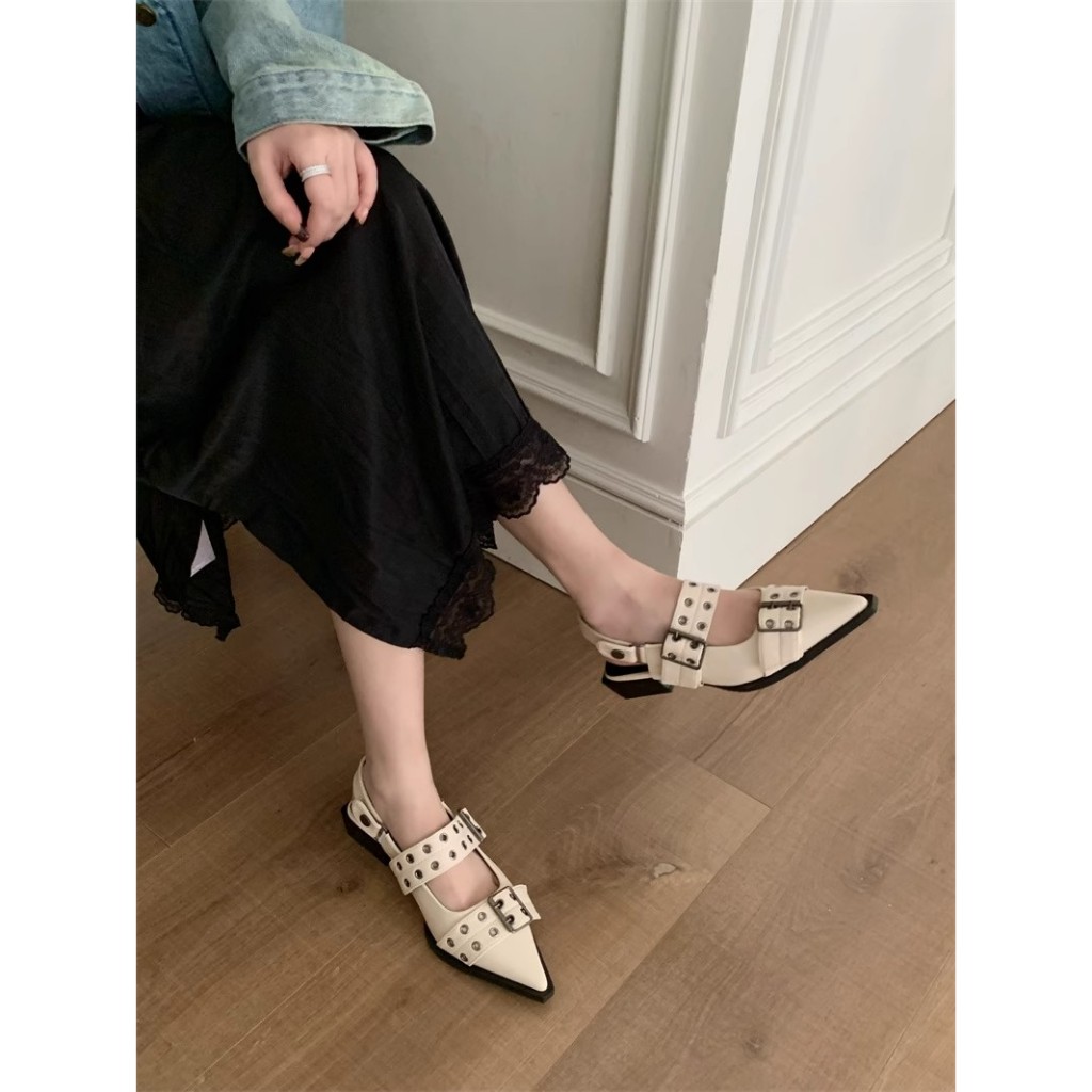 【ON STOCK】34-42 รองเท้า ส้นเตี้ย หัวแหลม แต่งรูกลวง แฟชั่นสําหรับผู้หญิง