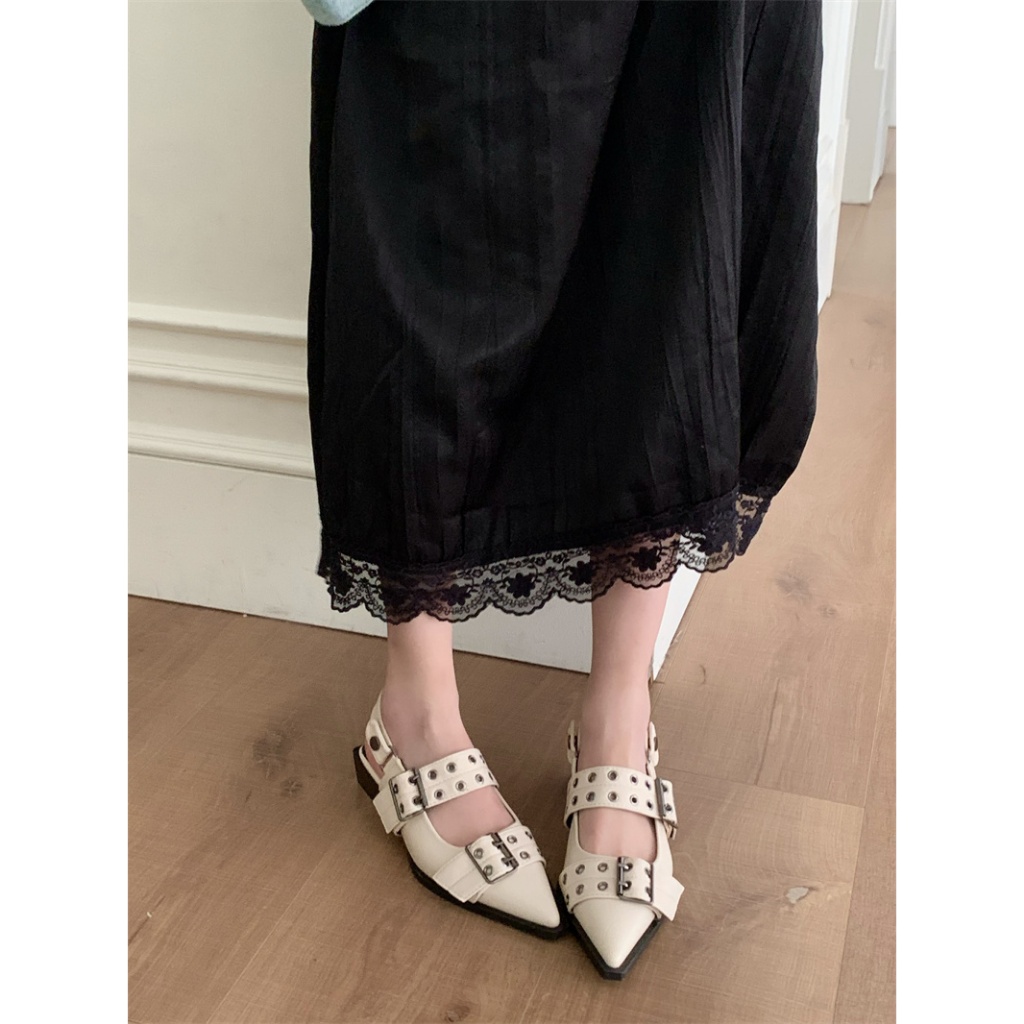 【ON STOCK】34-42 รองเท้า ส้นเตี้ย หัวแหลม แต่งรูกลวง แฟชั่นสําหรับผู้หญิง