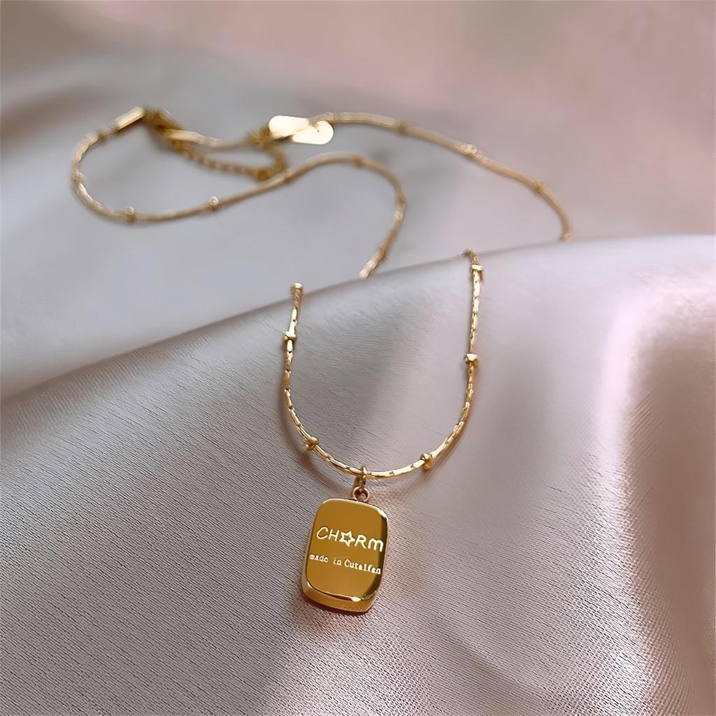 18k Gold-Plated Square Letter สร้อยคอเหล็กไทเทเนียมหญิง Niche Design ฤดูร้อน ins Hip-Hop Clavicle Chain All-Match ปากกา