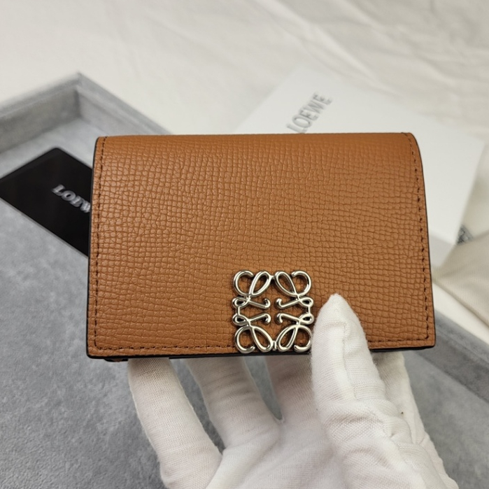 LOEWE การจัดส่งสินค้าพร้อมกล่องของแท้ 100% ไม่เป็นไร กระเป๋าสตางค์ใบสั้นคุณภาพสูงกระเป๋าใส่เหรียญผู้หญิงกระเป๋าใส่บัตรหนังแท้ ล1111