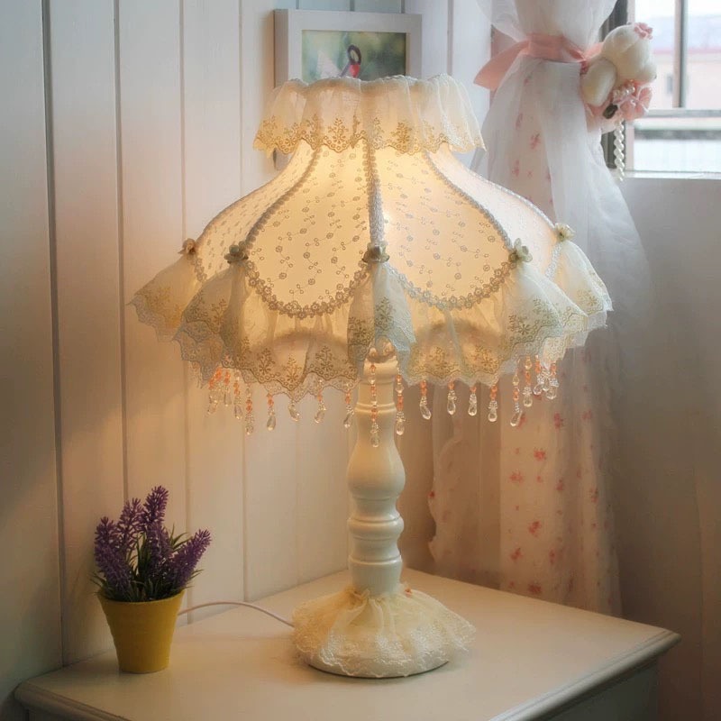 IKEE โคมไฟตั้งโต๊ะลูกไม้สไตล์ยุโรป Led ไฟหัวเตียงอ่านหนังสือ สวยๆ สําหรับของตกแต่งบ้าน ห้องนอน ข้างเตียง