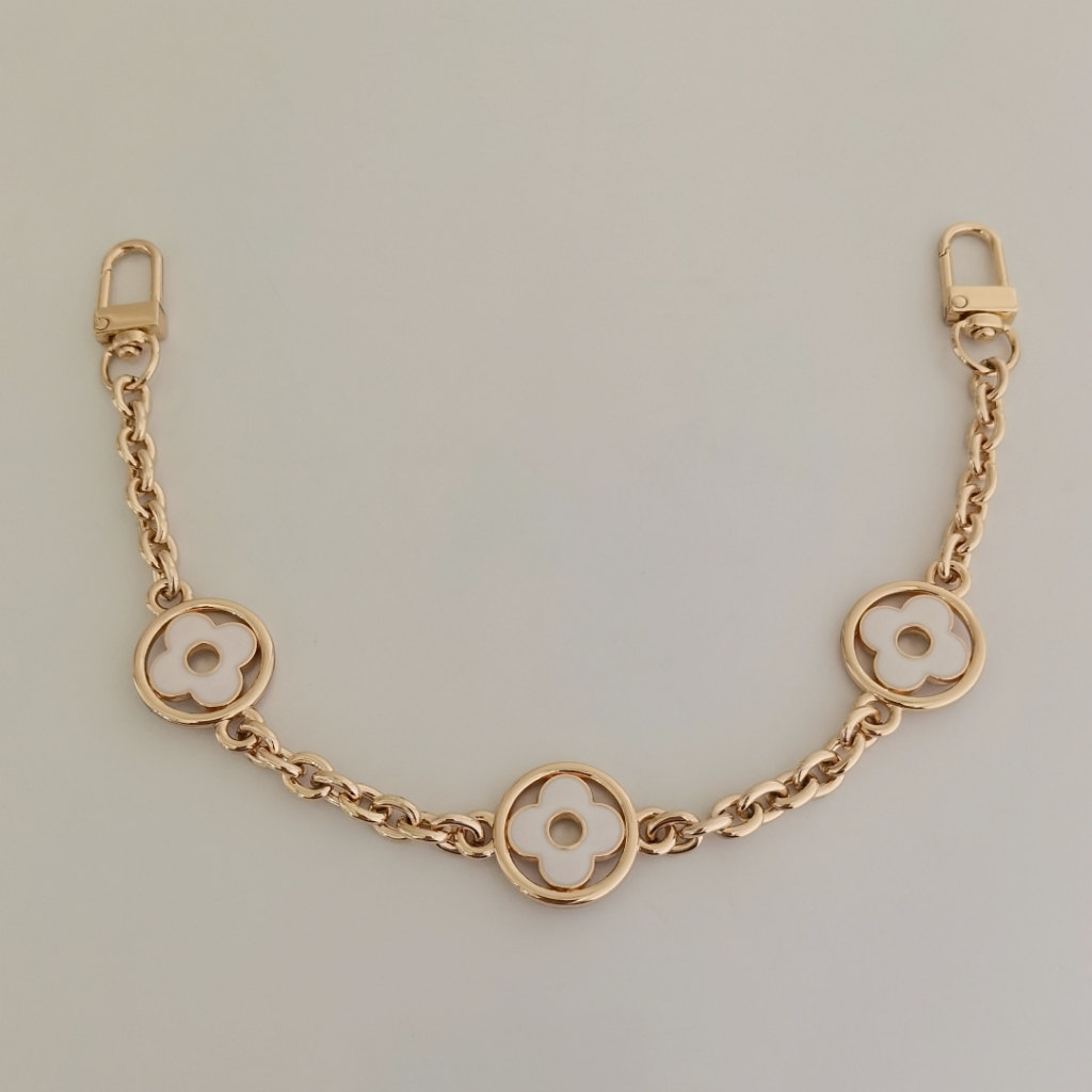 เครื่องประดับกระเป๋าสาวโซ่ตกแต่งอุปกรณ์โซ่ ทําเอง ทําด้วยมือโซ่ดัดแปลงแขวนโซ่ดัดแปลงข้ามร่างกายกระเป๋าโซ่ตกแต่งกระเป๋าเสน่ห์อุปกรณ์โซ่สี่ใบโคลเวอร์แบบ