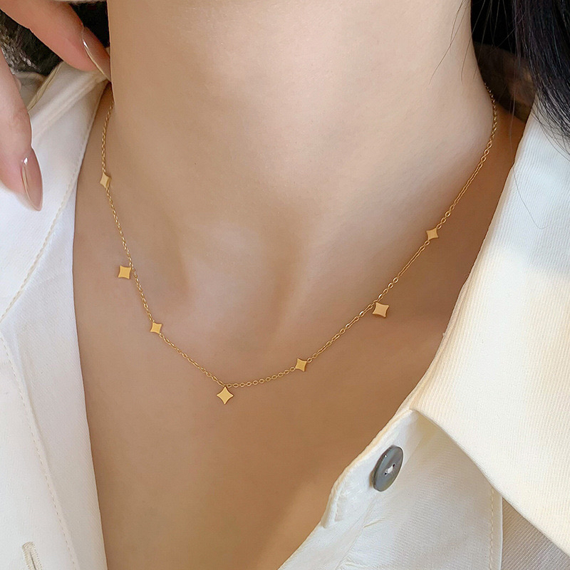 Simple Fine Chain พู่รูปเพชร 18K Gold สร้อยคอเหล็กไทเทเนียมสีการเก็บรักษา Clavicle Chain