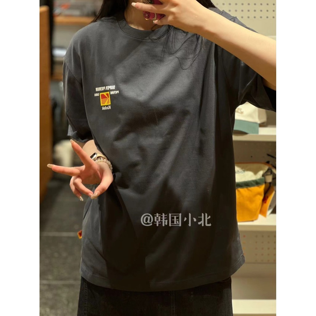 Kodak kodak สไตล์ใหม่กลับพิมพ์ป้ายขนาดใหญ่เสื้อยืดแขนสั้นผู้ชายผู้หญิงสไตล์เดียวกัน