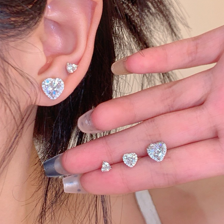 All-match Sparkling Love Heart ต่างหูผู้หญิงสไตล์ใหม่ต่างหูขายร้อนหรูหรา Niche ออกแบบเฉพาะ High-End ต่างหูผู้หญิง ราคา ถูกที่สุด ดีลบีเคเค