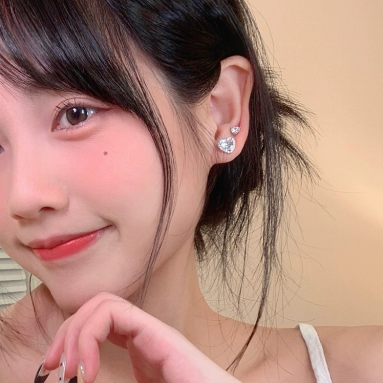 All-match Sparkling Love Heart ต่างหูผู้หญิงสไตล์ใหม่ต่างหูขายร้อนหรูหรา Niche ออกแบบเฉพาะ High-End ต่างหูผู้หญิง ราคา ถูกที่สุด ดีลบีเคเค แกลเลอรีภาพที่ 7