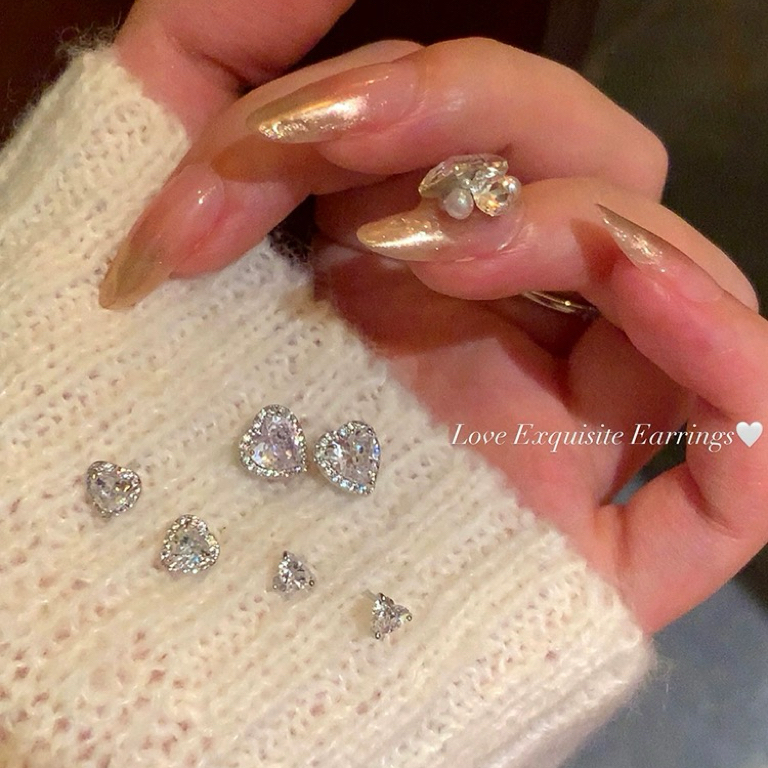 All-match Sparkling Love Heart ต่างหูผู้หญิงสไตล์ใหม่ต่างหูขายร้อนหรูหรา Niche ออกแบบเฉพาะ High-End ต่างหูผู้หญิง ราคา ถูกที่สุด ดีลบีเคเค แกลเลอรีภาพที่ 3