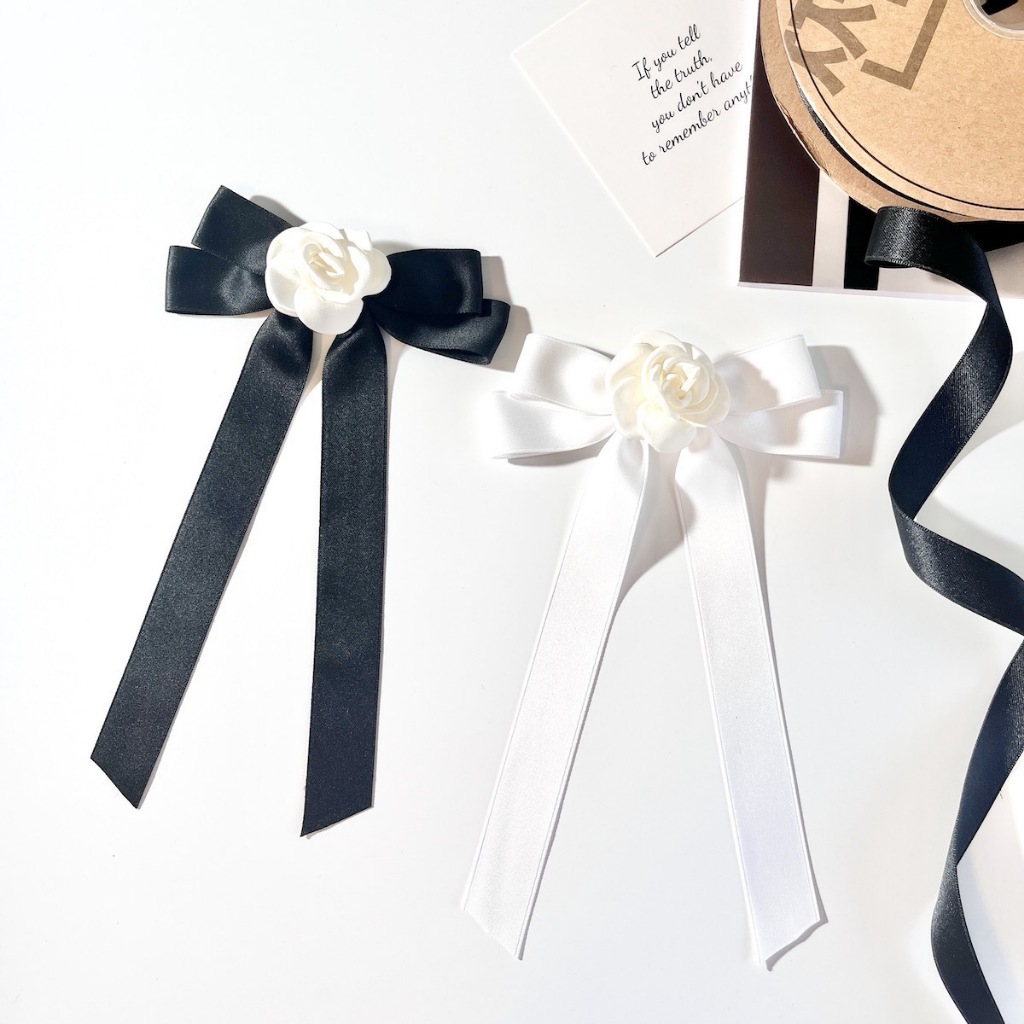 ประณีต Camellia ดอกไม้ยาว Bowknot เข็มกลัด High-end เสื้อผ้า Neckline ดอกไม้โบว์ริบบิ้นเข็มกลัด