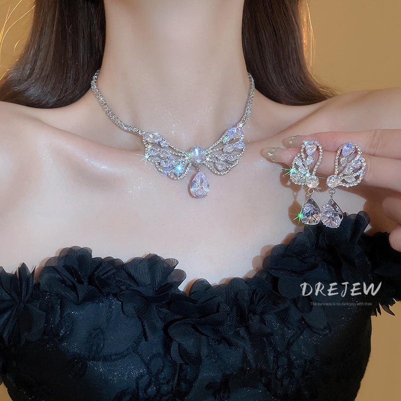 DREJEW ภาษาฝรั่งเศสคํา high-end zircon ผีเสื้อต่างหูสร้อยคอชุด niche แฟชั่น clavicle chain อารมณ์หรูหราเครื่องประดับ