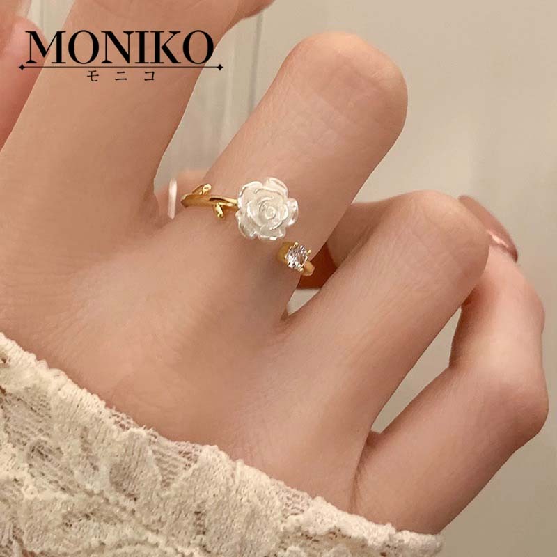 Moniko แหวนดอกเคมีเลีย แหวนเปิดปรับได้ Flower Ring