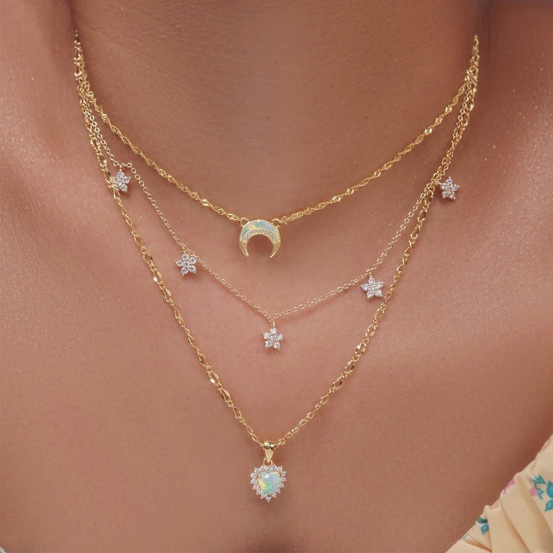Jushi Love Moon สร้อยคอคริสตัล 18K Gold ของขวัญสําหรับแฟน Hypoallergenic