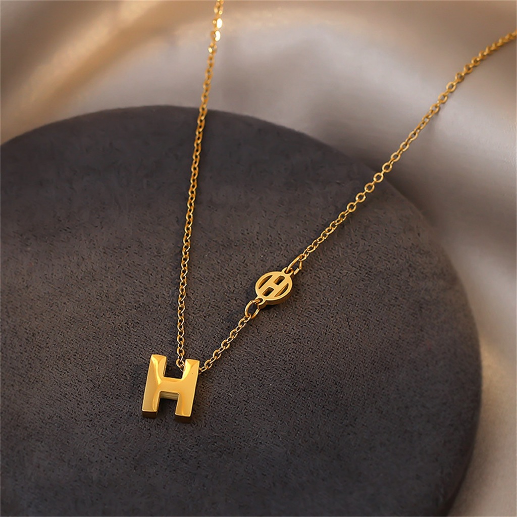 18k Gold-Plated ไทเทเนียมเหล็ก H ตัวอักษรสร้อยคอแฟชั่นสุภาพสตรีจี้หรูหราอารมณ์ High-End คน