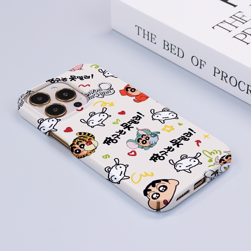 Crayon Shin-ChanสําหรับIPhone 15 14 13 12 11 Pro Max X XR Xs Max 8 7 6s Plus SE 2020 Brightก๋วยเตี๋ยวสี่ขนมปังกล้องป้องกันกันกระแทกฝาหลังเคสโทรศัพท์ rxwh