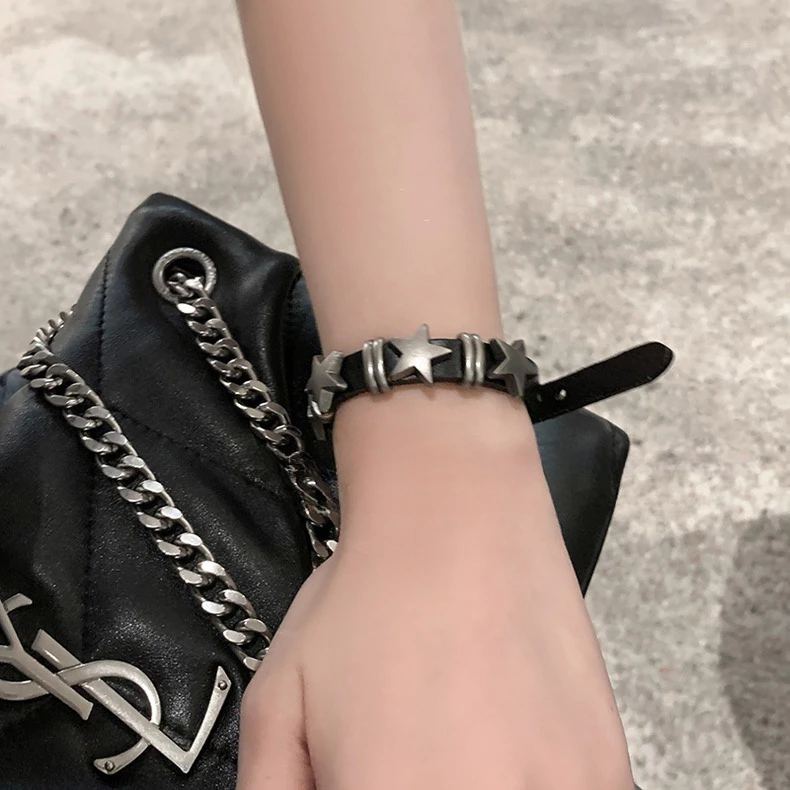 สร้อยข้อมือหนัง จี้ดาวแฟชั่น ผู้หญิง เข้ากับทุกชุด thumbnail 10