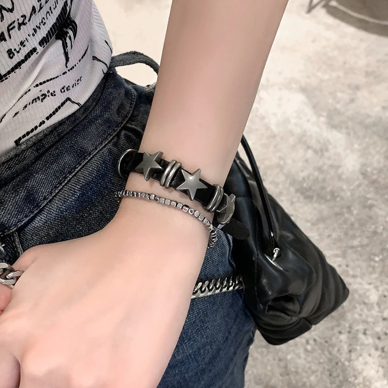 สร้อยข้อมือหนัง จี้ดาวแฟชั่น ผู้หญิง เข้ากับทุกชุด