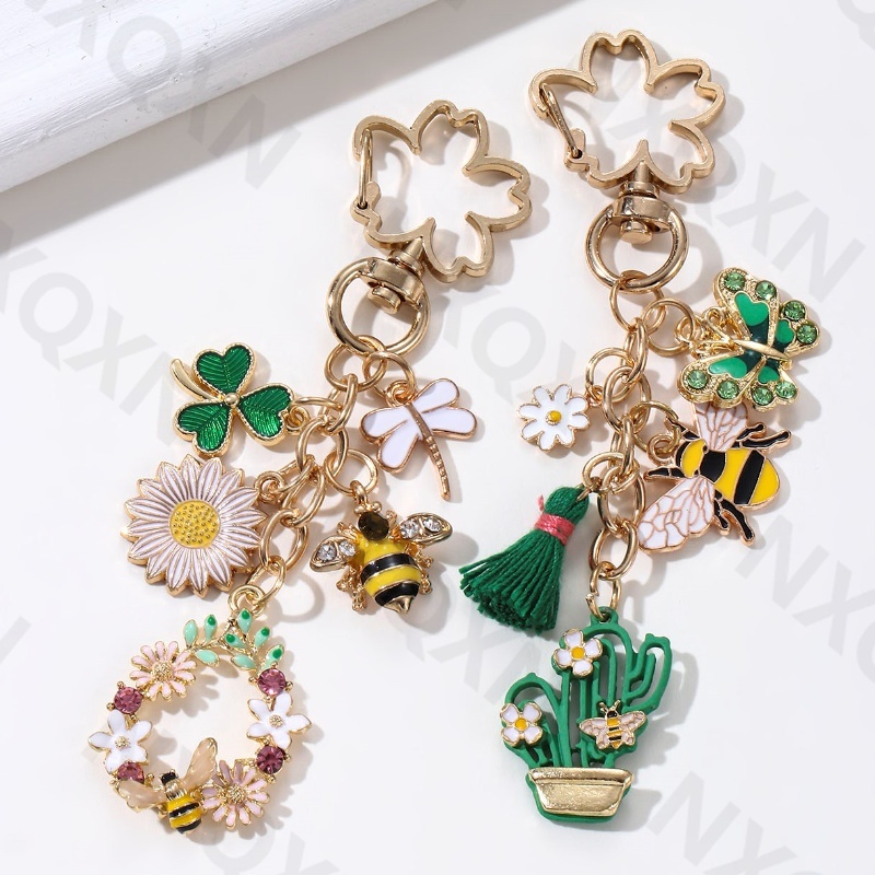 น่ารักการ์ตูนดอกทานตะวัน Honeybee ผีเสื้อเคลือบพวงกุญแจแมลงพืชพวงกุญแจสําหรับเพื่อนของขวัญที่ดีเครื่องประดับทําด้วยมือ